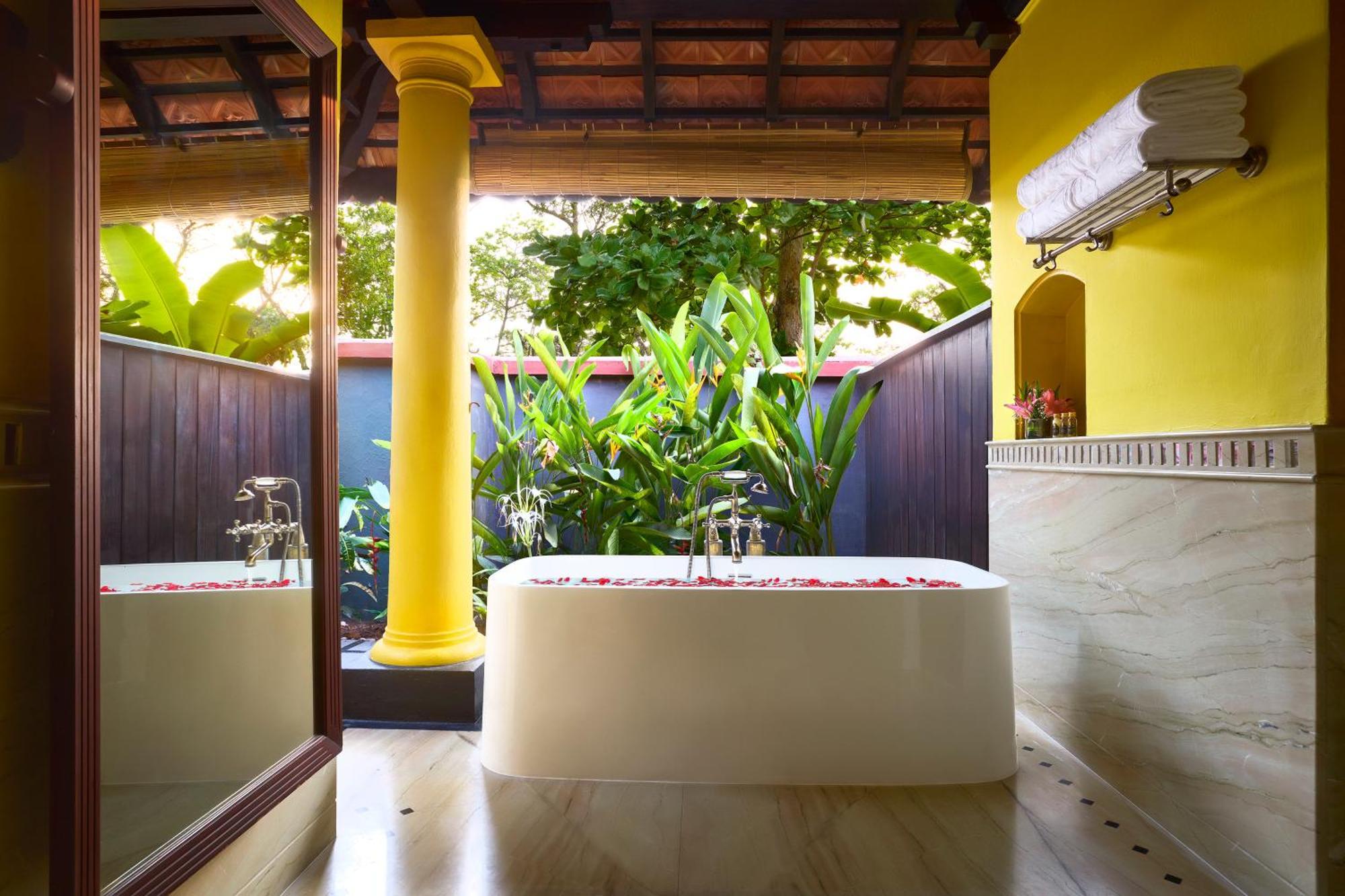 Taj Kumarakom Resort&Spa Kerala Bagian luar foto